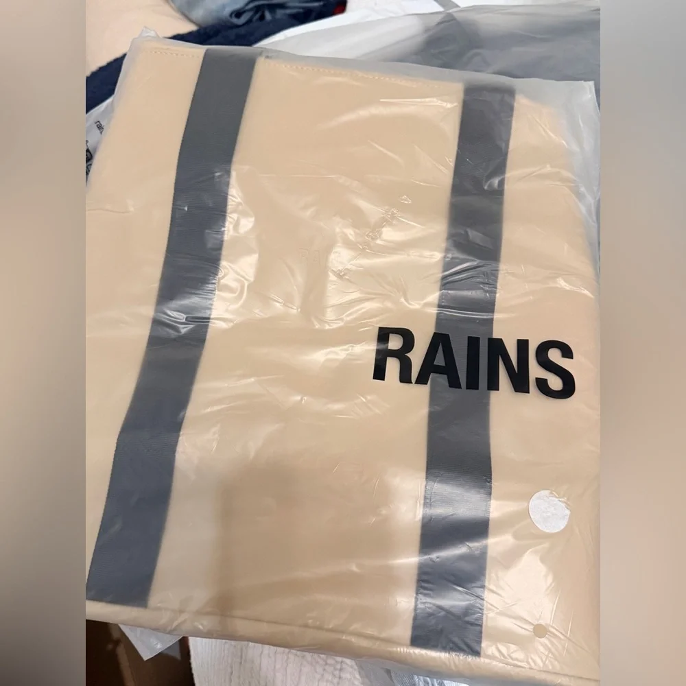 NEW Rains Hilo Weekend Bag In SAND Waterproof